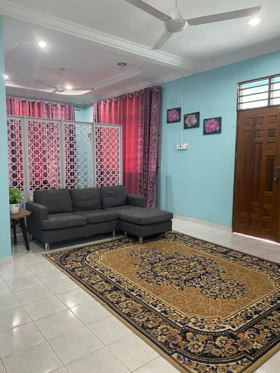 Seri Idaman Guest House Pasir Mas Kültér fotó